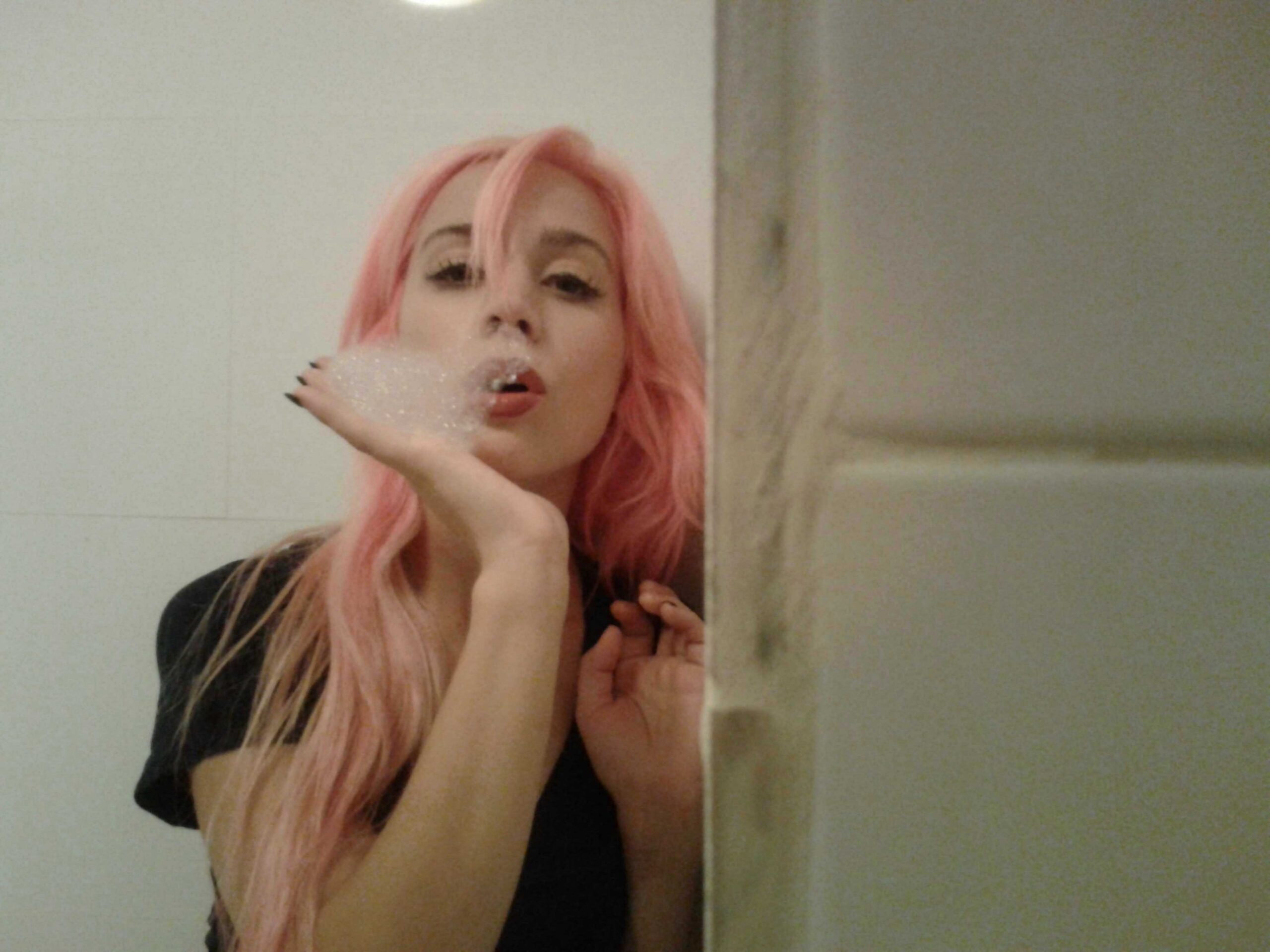 SONG PREMIERE: Sara Rachele Crafts Powerful Tale of Love with Dreamy Indie Rocker “Sad Song”