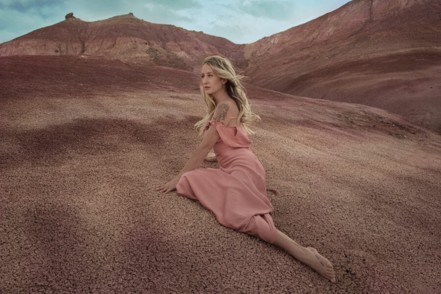 Margo Price Breaks From Labels To Find New Voice On ‘Strays’ (ALBUM REVIEW)