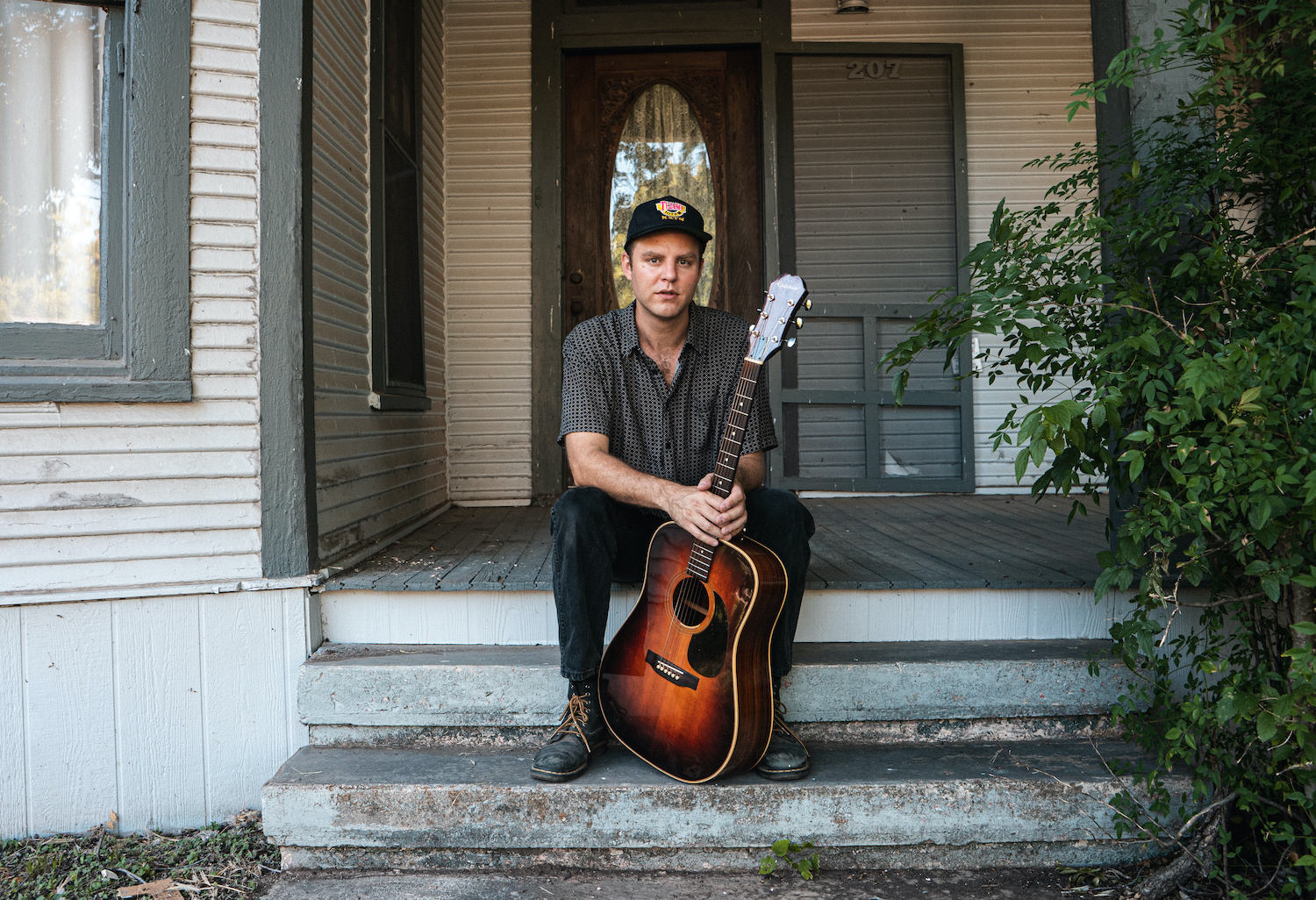 ALBUM PREMIERE: Texas Singer-songwriter David Beck Shares Track-by-Track Thoughts on Cosmic New LP ‘Bloom & Fade’