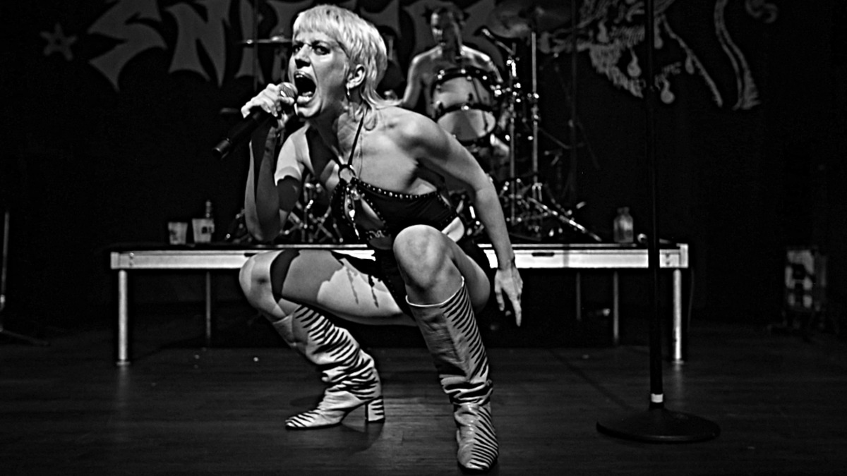Amyl and the Sniffers Blast Boston’s Big Night Live With A Raucous Punk Fury (PHOTOS)