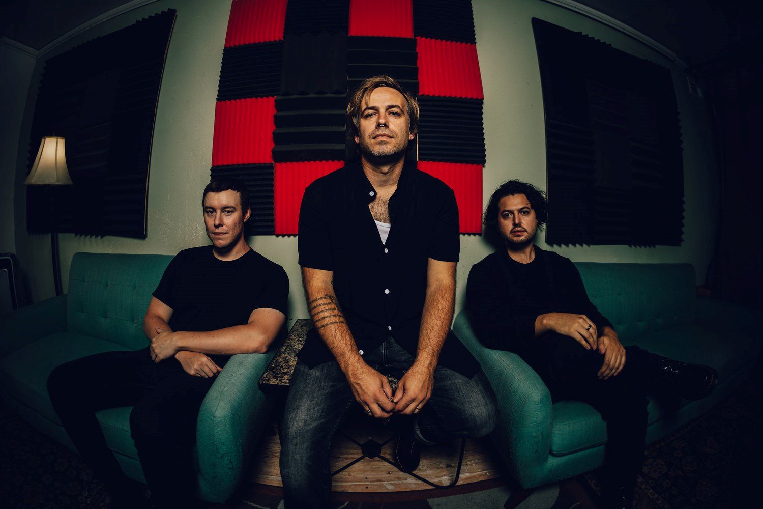 LISTEN: The Vacant Shapes Cut Shoegazy Atmospheric Haze On “Everything You Know”