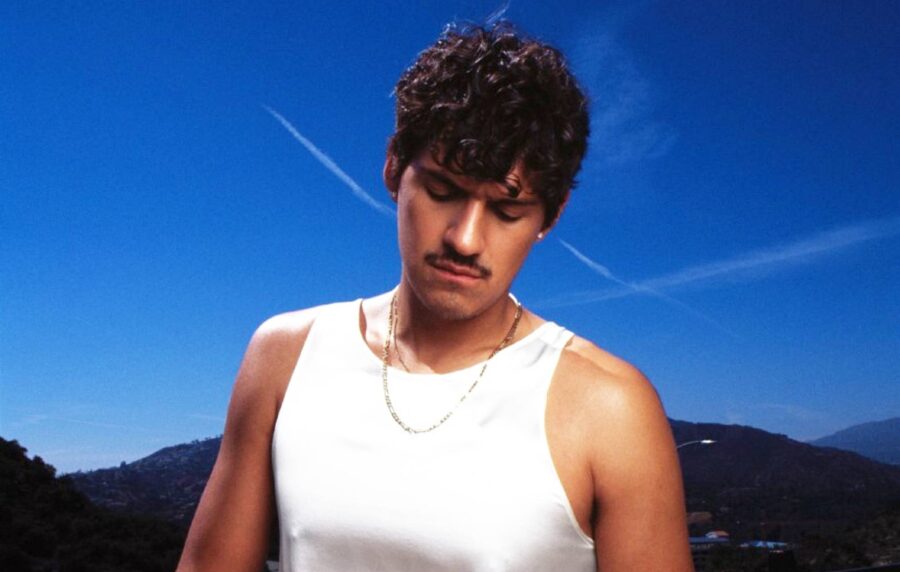 WATCH: Omar Apollo Brings ‘Daptone’ Flavored Soul To ‘Jimmy Kimmel Live’ With “Evergreen”