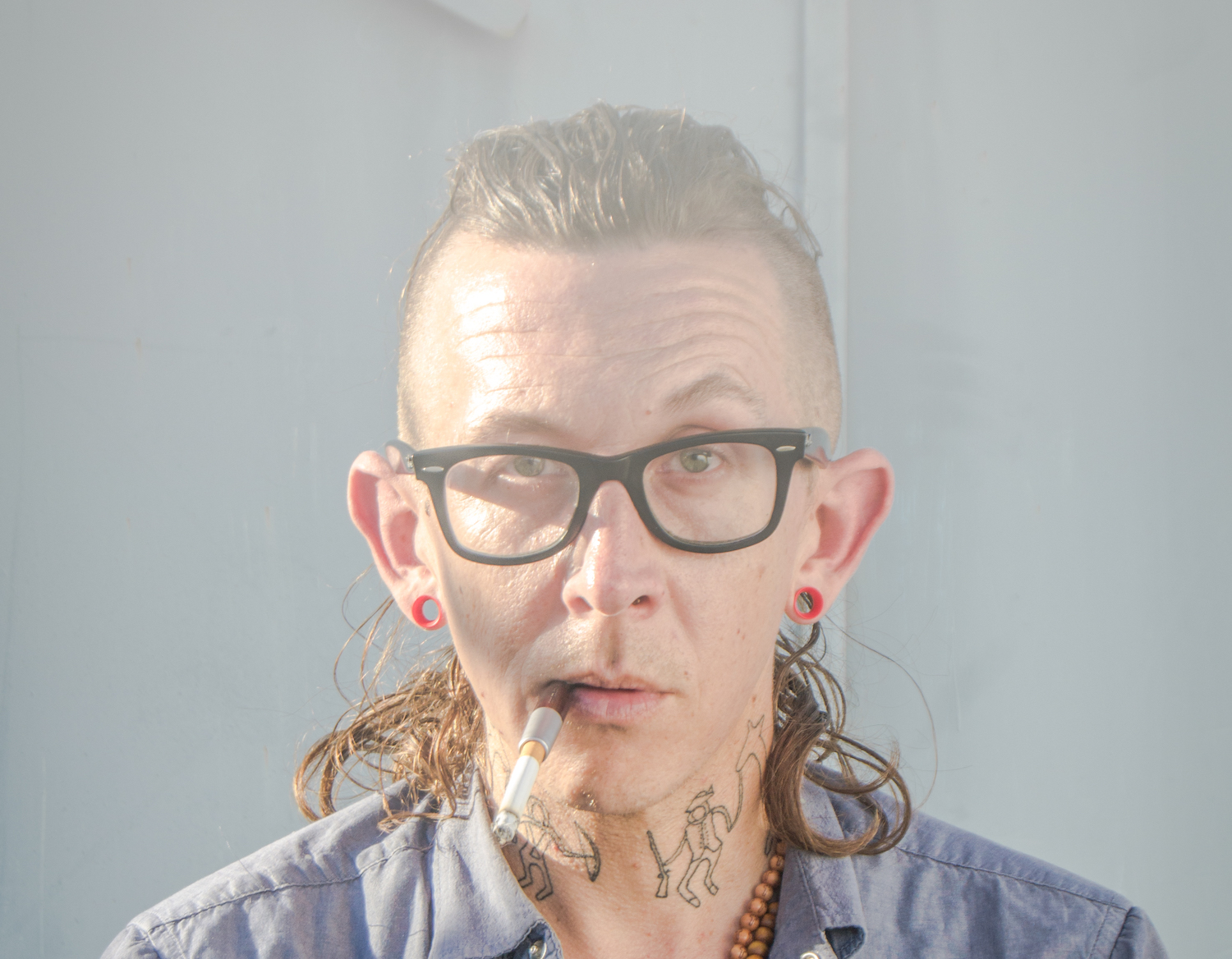 VIDEO PREMIERE: Micah P. Hinson Offers Poignant and Timely Folk Reflection with “Carelessly”