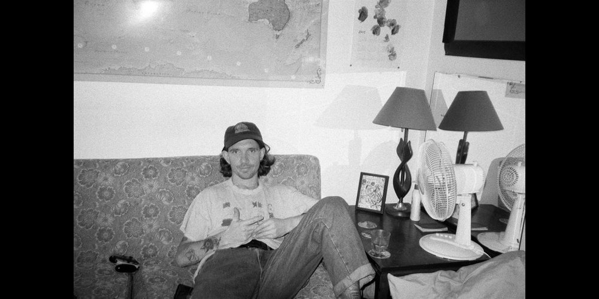 LISTEN: On “Stubborn,” Ian Davies Strums Up Mid ’70s Country Smoothness