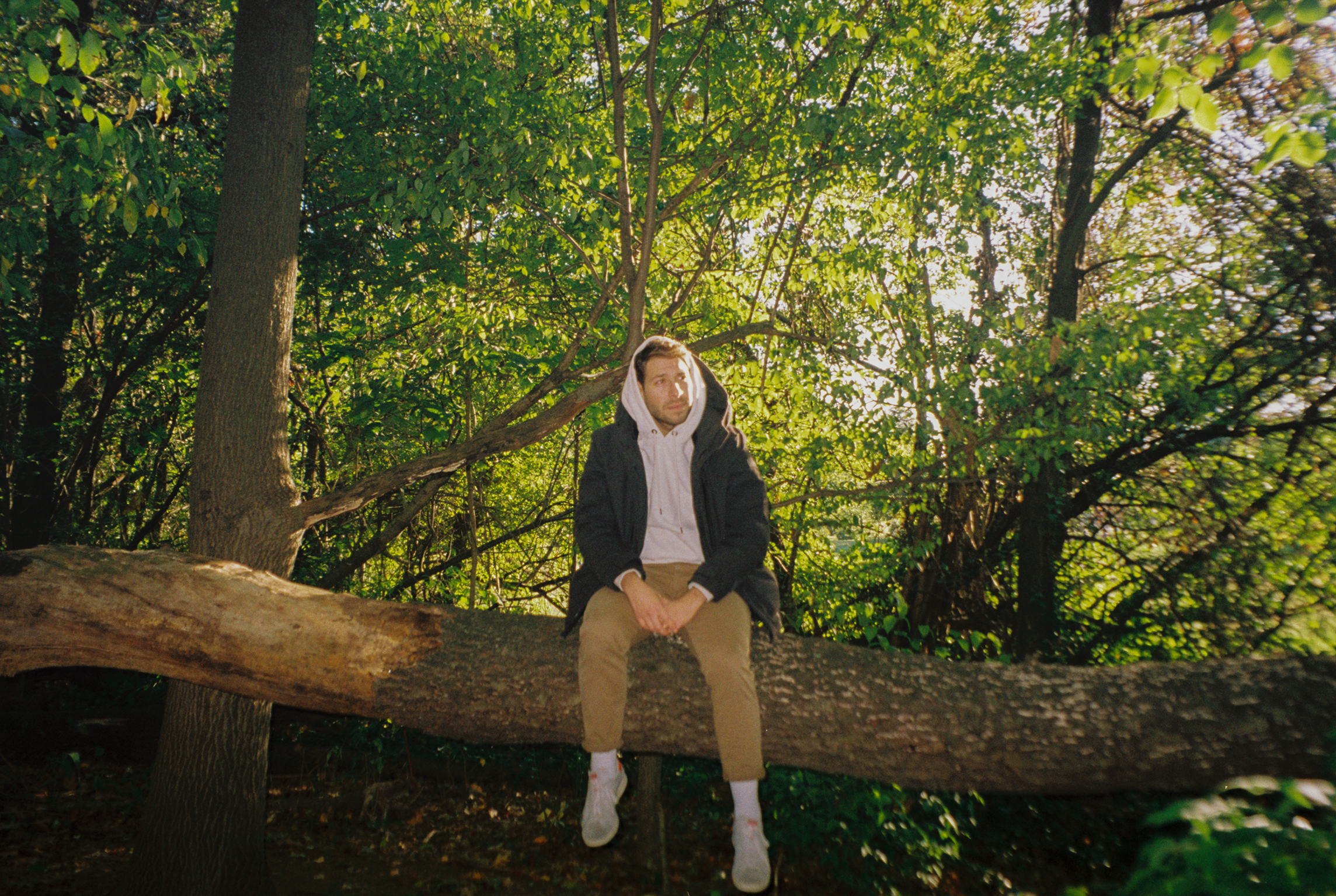LISTEN: Sea Glass & Benét Drop Playful Lilting Lyricism On “(i have jokes) If You Wanna Hear One”