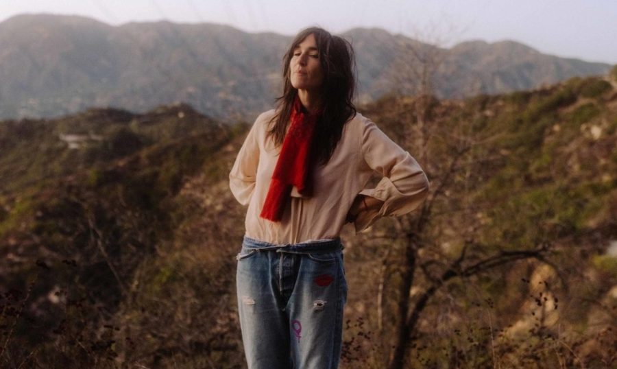 LISTEN: On “Solitary Girl” Jenny O Drops Punkish Riffs & Ragged Yet Contagious Pop