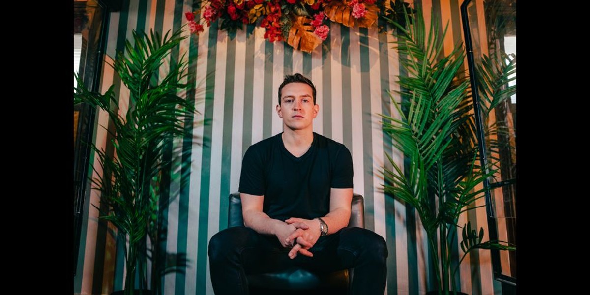 LISTEN: On “Arrow” Hubert Murray Brings Distorted Old-Timey Folk & Blues Gold