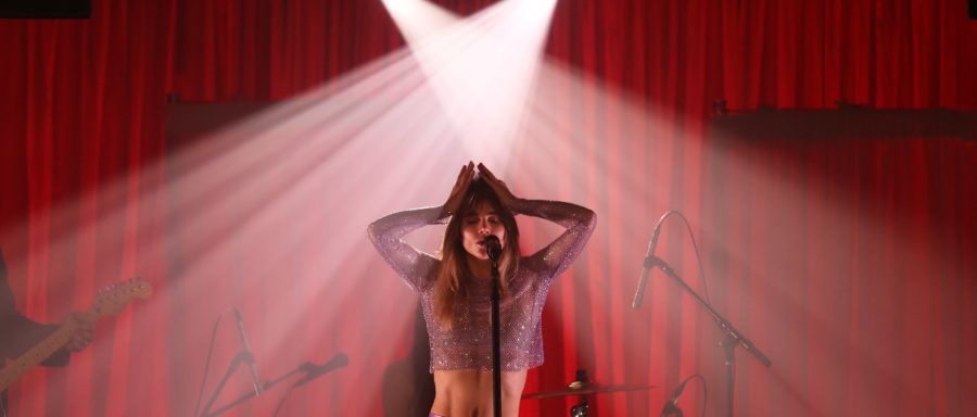 Suki Waterhouse Enchants Sold-Out El Club In Detroit (SHOW REVIEW/PHOTOS)