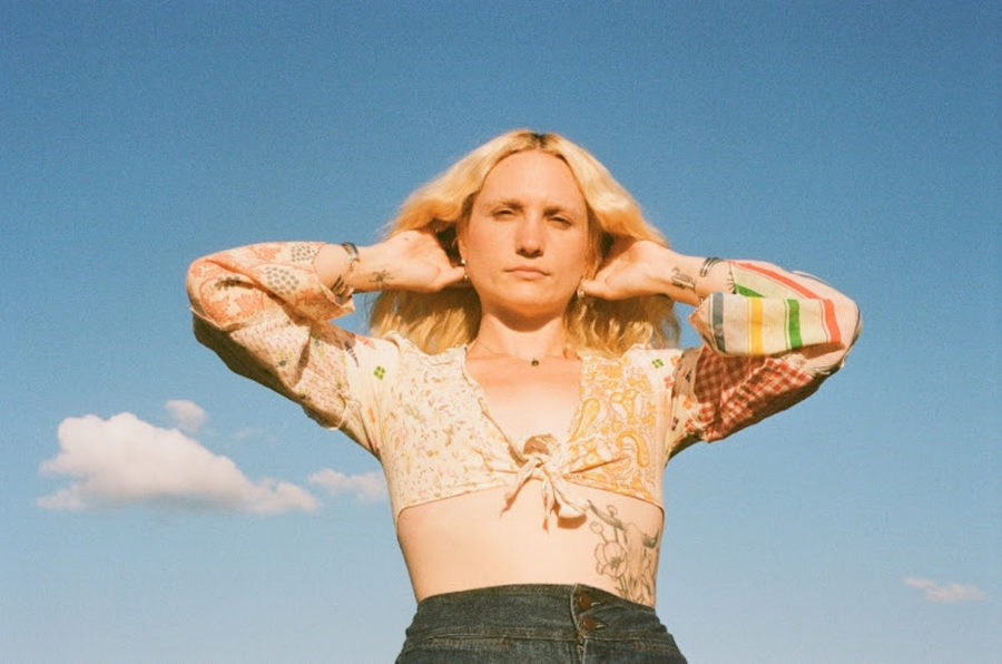 Kassi Valazza Announces New LP ‘Kassi Valazza Knows Nothing’