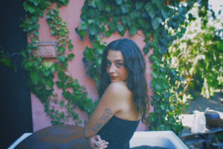LISTEN: On “Guts” Eleni Drake Offers Colorfully Catchy Roots Flavored Folk Pop