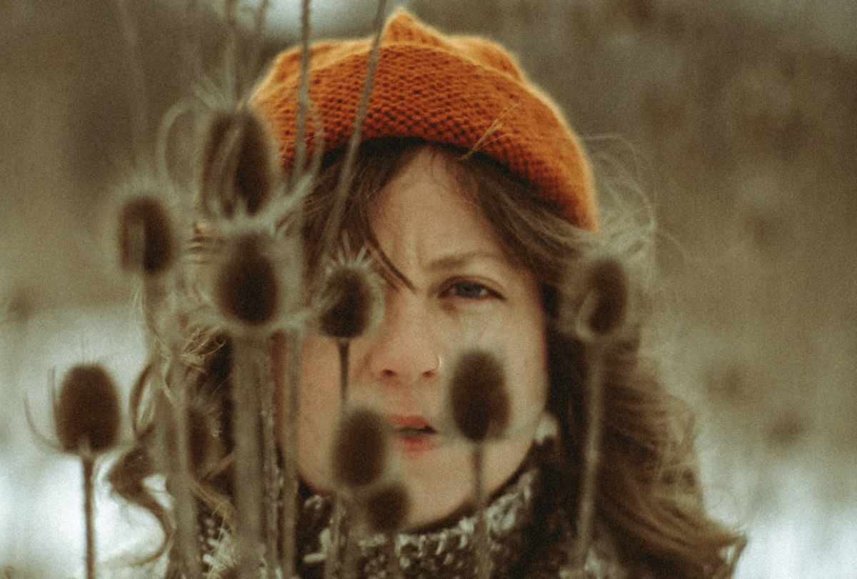 VIDEO PREMIERE: Cyote Delivers Wintery Ode to Isolation with Lush Indie-folk Sounds on “none the wise”