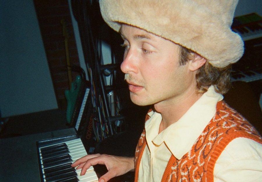 LISTEN: Kesmar Bring The Hooks On Piano Pop Number “Is It Me or Is It Love”