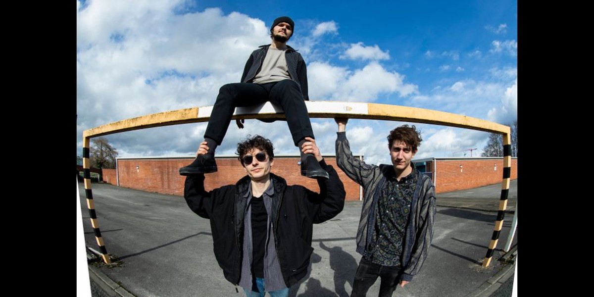 Chiyoda Ku Creates Cool Rhythmic Playground On “Deal With It”