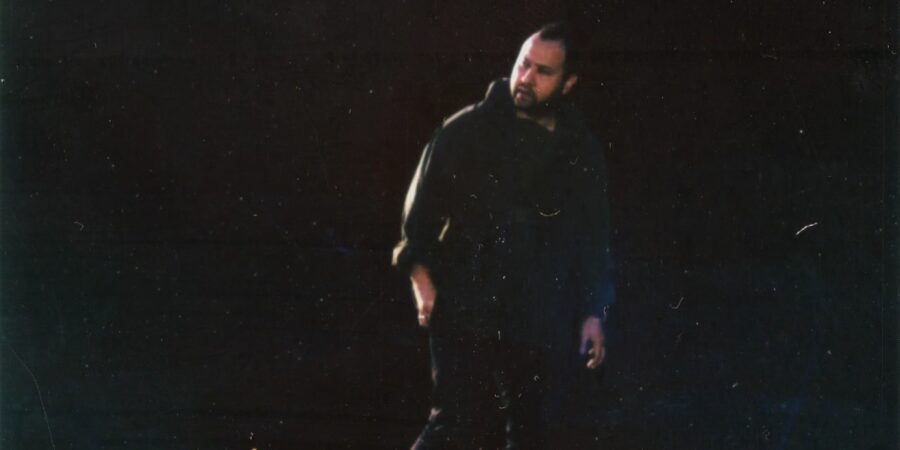 On ‘V,’ Unknown Mortal Orchestra Builds A Double Album World Of Curiosity & Pop (ALBUM REVIEW)