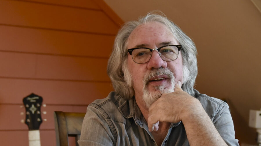 Dan Montgomery Goes Electric For ‘Cast-Iron Songs and Torch Ballads’ (INTERVIEW)