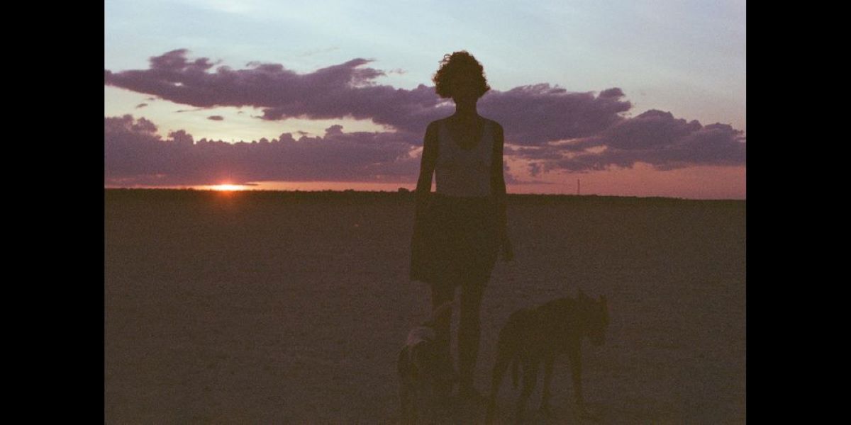 LISTEN: Elena Dakota Creates Neutral Milk Hotel Forming Quirky Introspection On ‘Women In The Air”