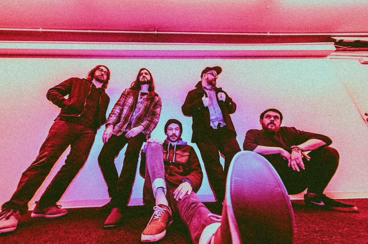 SONG/VIDEO PREMIERE: Helen Kelter Skelter Wears Psych Armor Proud On Feisty “Best Friends”