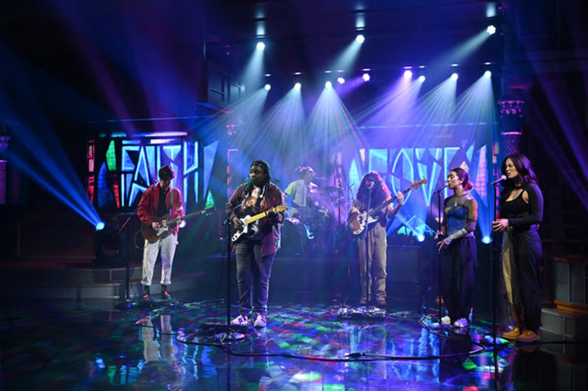 WATCH: Joy Oladokun Shares Resounding Version Of “Somebody Like Me” On ‘The Late Show’