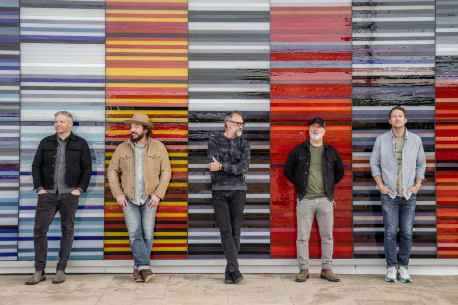 SONG PREMIERE: The Nadas Churn Out Anthemic Alt-Country On Breezy “Other Side of the 45”