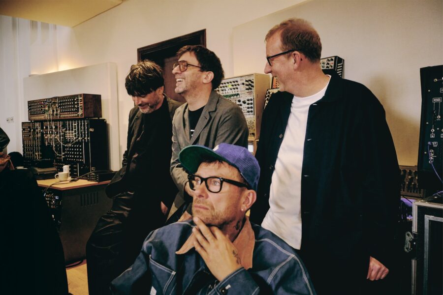 Blur Comes Out Swinging In First Show In Eight Years at Colchester Arts Center (RECAP)