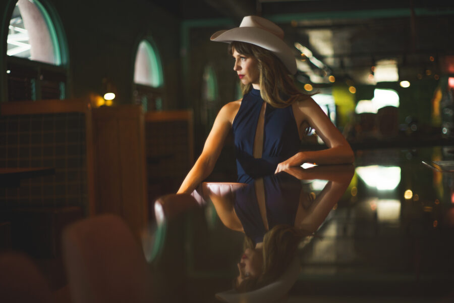 SONG PREMIERE: Michelle Billingsley Delivers Vintage Honky Tonk With Candid Lyrical Insight On “Sense of Smell”