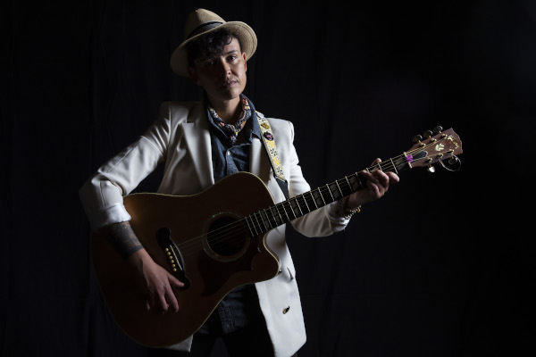 SONG/VIDEO PREMIERE: Abby Posner Balances Authenticity & Vocal Prowess On Alternate Tuning Stunner “Simple Life”