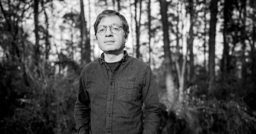 VIDEO PREMIERE: Jacob Morris Strums Merrily Through a Fruitless Relationship with “Drowning”