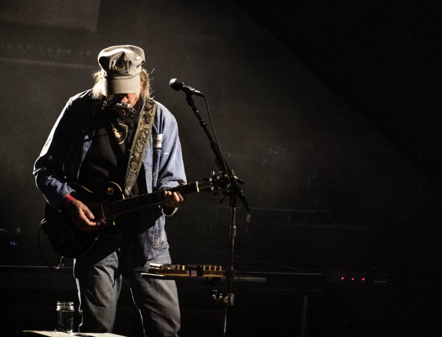 Neil Young Fulfills Deep Cut Promise At Hollywood’s Ford Theater (SHOW REVIEW)
