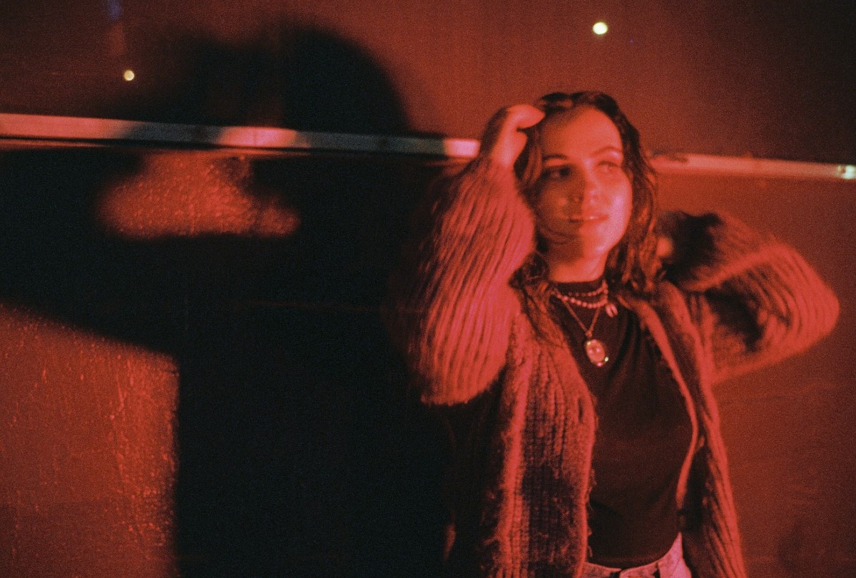 LISTEN: “On DEAD!” Juliana Joy Brings Poignant Yet Playful Pop Charmer