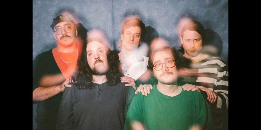 LISTEN: Nashville’s Blond Bones Drop Sweet Tones On Surf-Tinged “Daisy”
