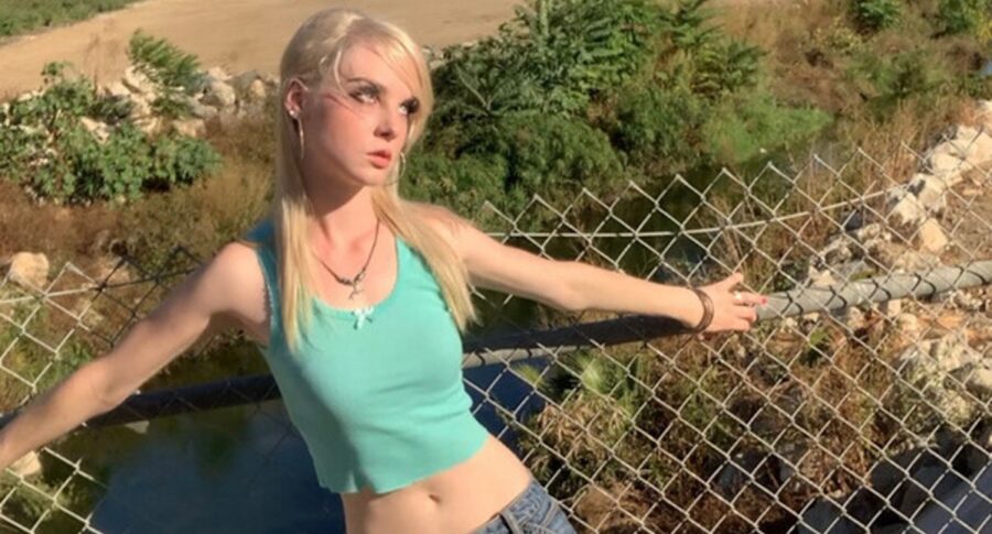 Shauna Dean Cokeland, Mel Bryant, and Holander Serve Up Decorative Song Display at Philadelphia’s Bonk’s Bar (SHOW REVIEW)