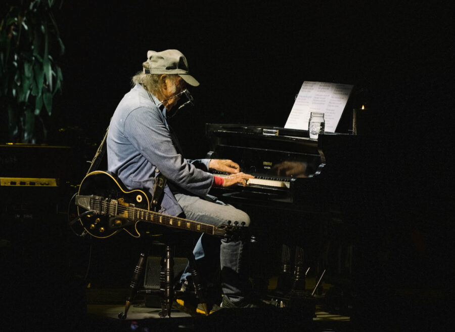 Neil Young Captures His Musical Journey in Ridgefield, WA Solo Performance (SHOW REVIEW)