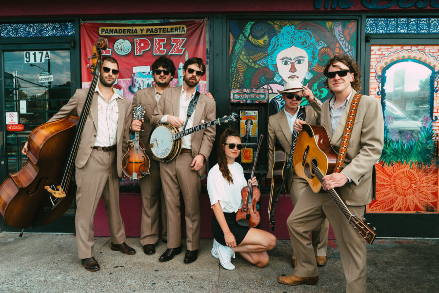 SONG PREMIERE: East Nash Grass Offer Vibrant Bluegrass Refresh of Leroy Carr’s “Papa’s on the Housetop”