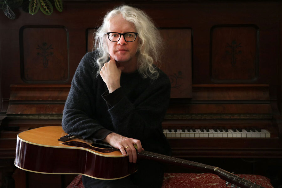 VIDEO PREMIERE: Anton Barbeau Captures Bygone Era of Music with Infectious Pysch-pop Anthem “Waiting on the Radio”