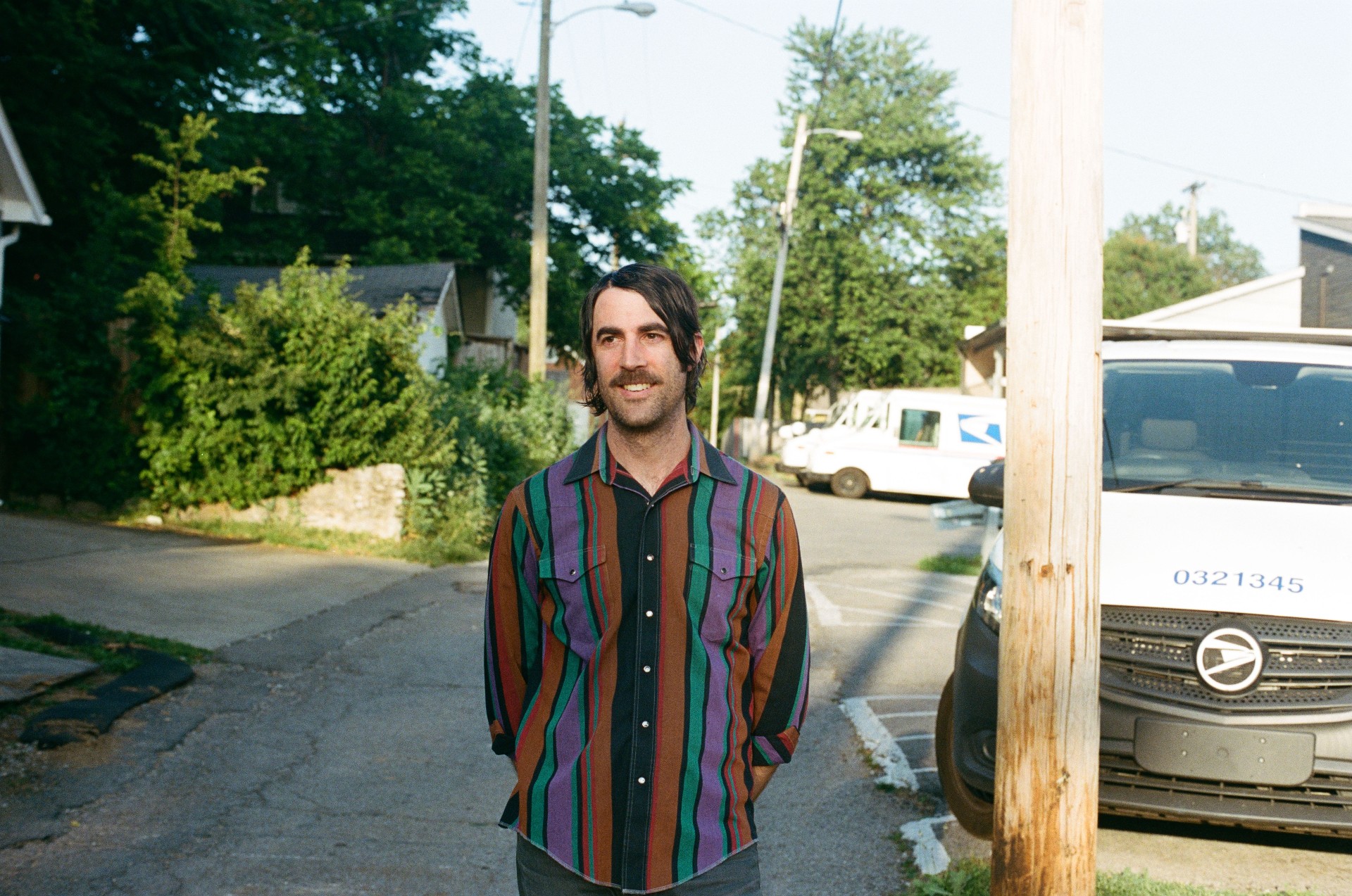 LISTEN: Jeff Moller Ushers In ’70s Soft Rock America Vibes On “Sand, Salt Crystals”