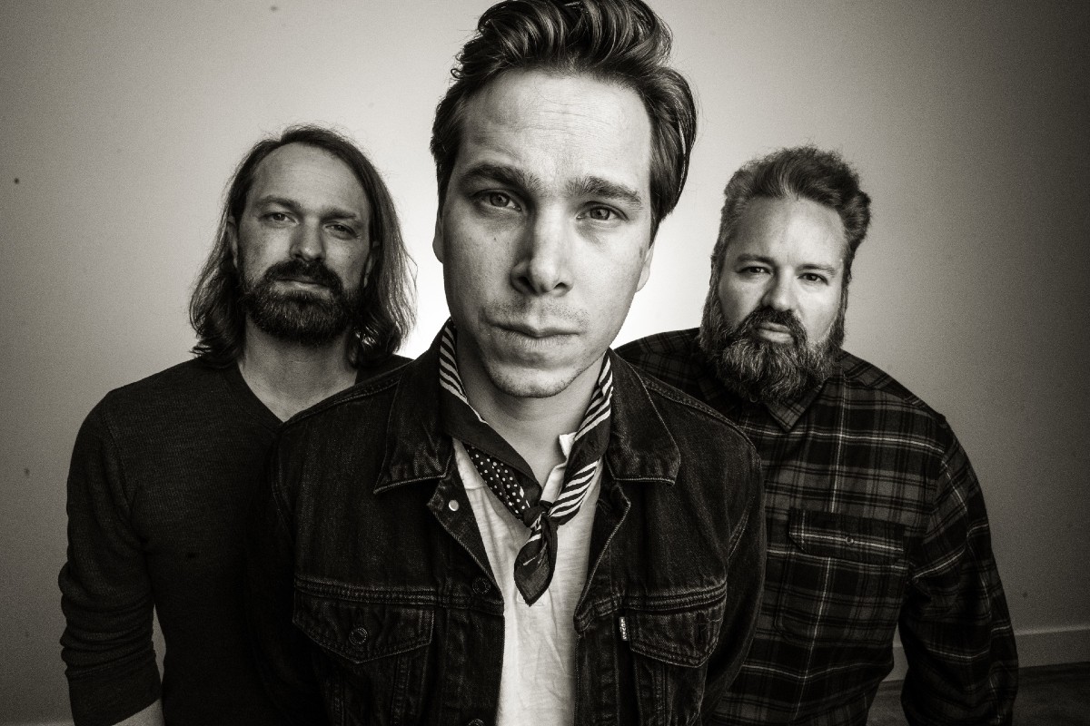 SONG PREMIERE: American Restless Drops Tenacious Bluesy Guitar Rocker “King Bee”