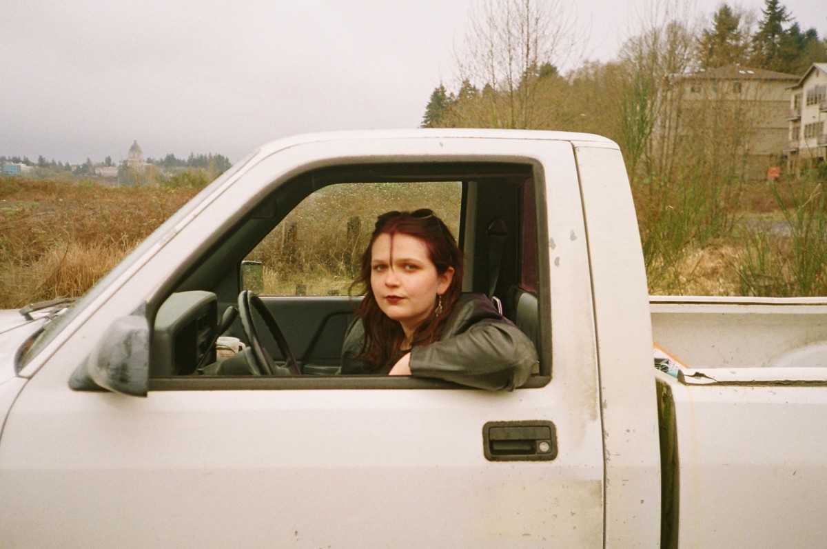 LISTEN: Annie Schultz Brings Squawling Guitars & Edgy Indie Ethos On “Wave”