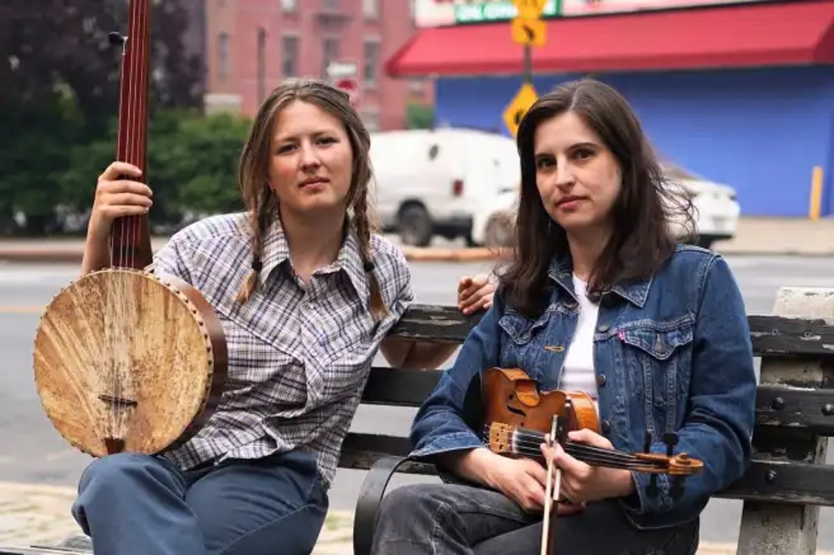 LISTEN: Norah Brown and Stephanie Coleman Bring Welch/Rawlings Acoustic Bliss On “Lady Of The Lake”