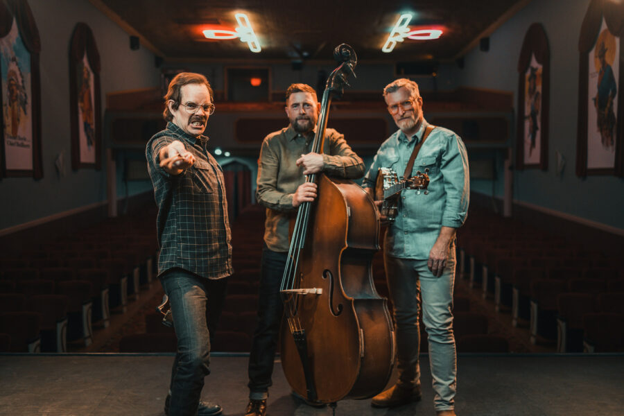 VIDEO PREMIERE: The Lonesome Ace Stringband Offer Bluegrass Reflection on Impact of Wildfires with “Praying for Rain”