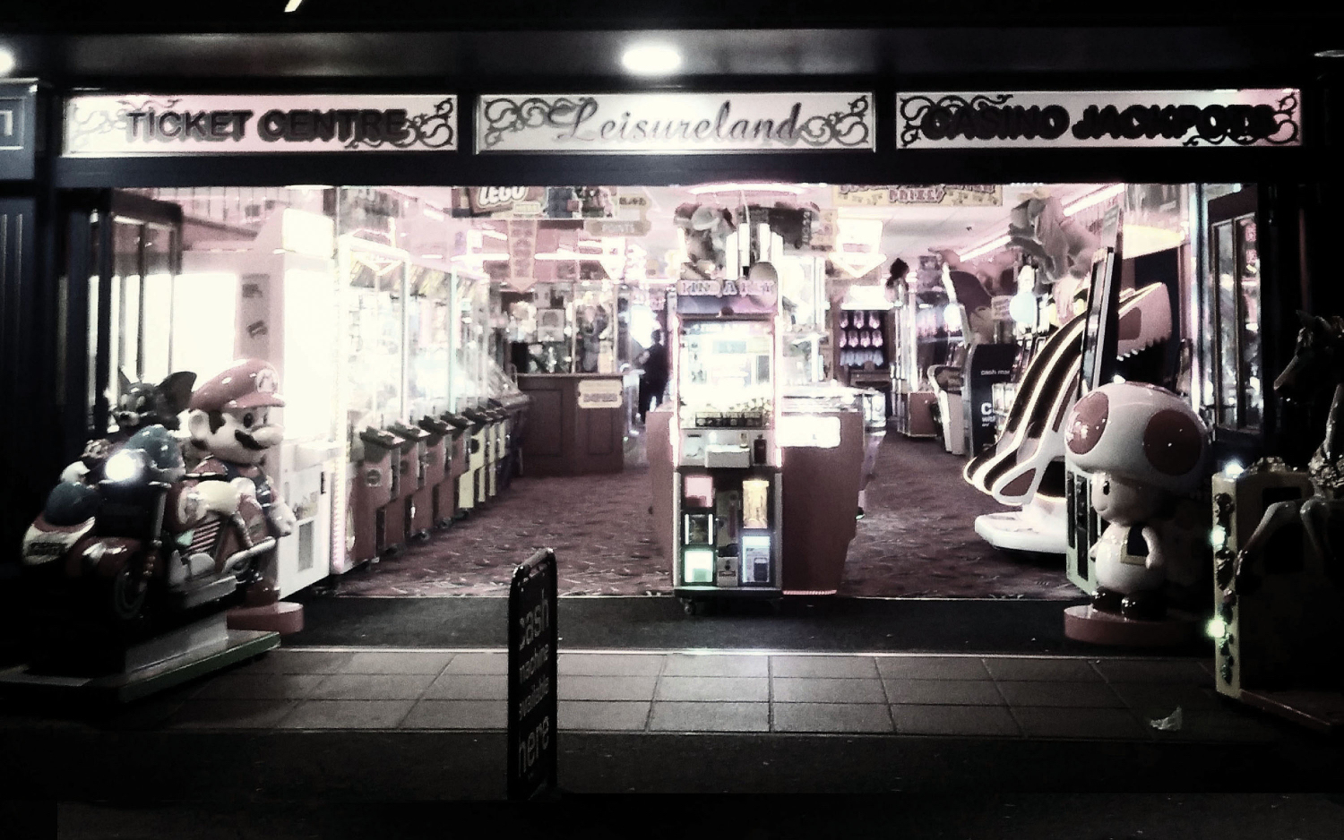 Wreckless Eric Maintains Vital Rock and Roll Presence on ‘Leisureland’ (ALBUM REVIEW)