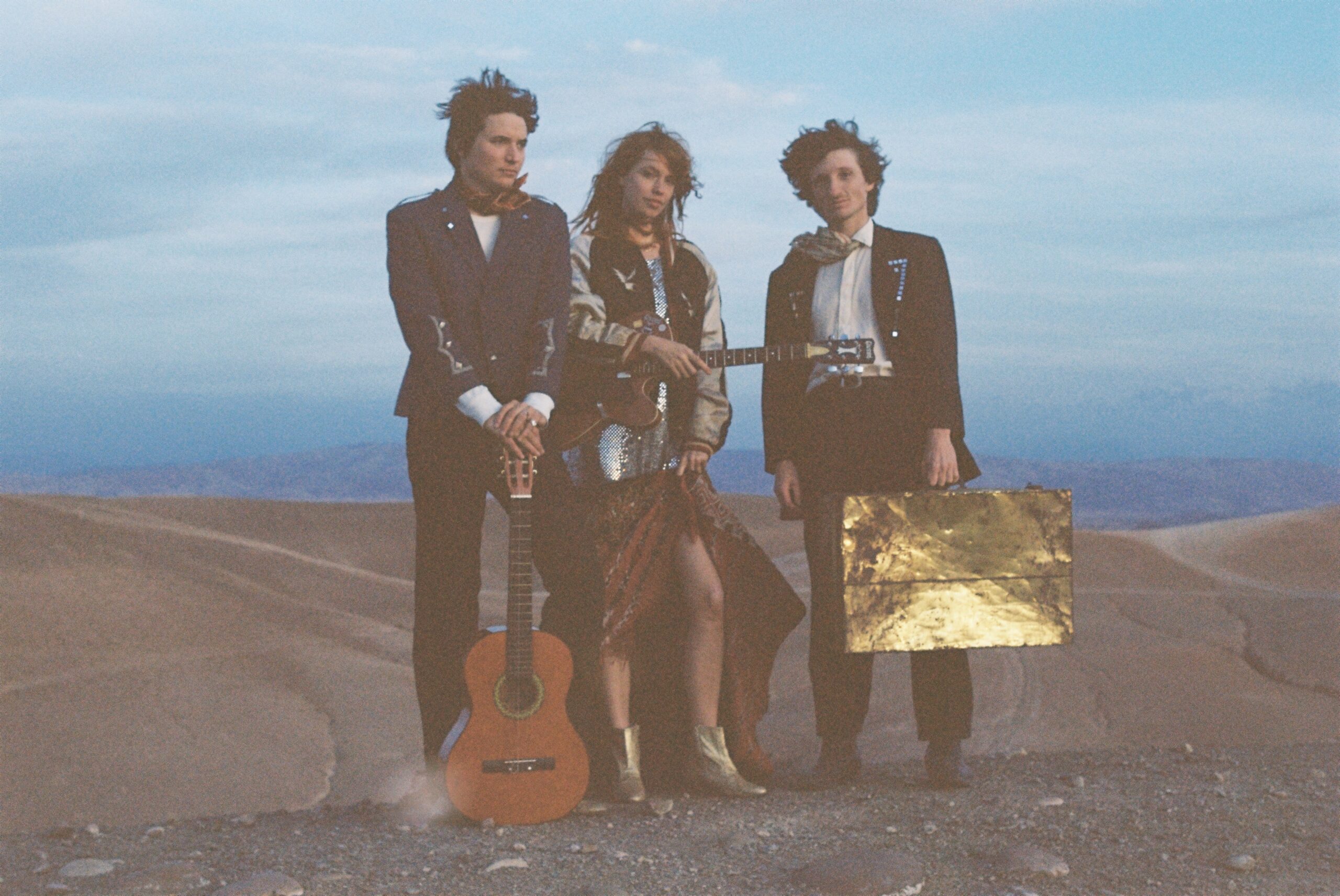 VIDEO PREMIERE: Oracle Sisters Dazzle With Seductive Rhythms & Vocals On Swingin’ “Ruby On The Run”