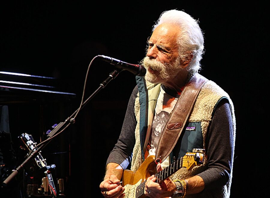 Days Between: Bob Weir Still Finds Ways To Let The Music Grow At Chicago’s Auditorium Theatre (SHOW REVIEW)