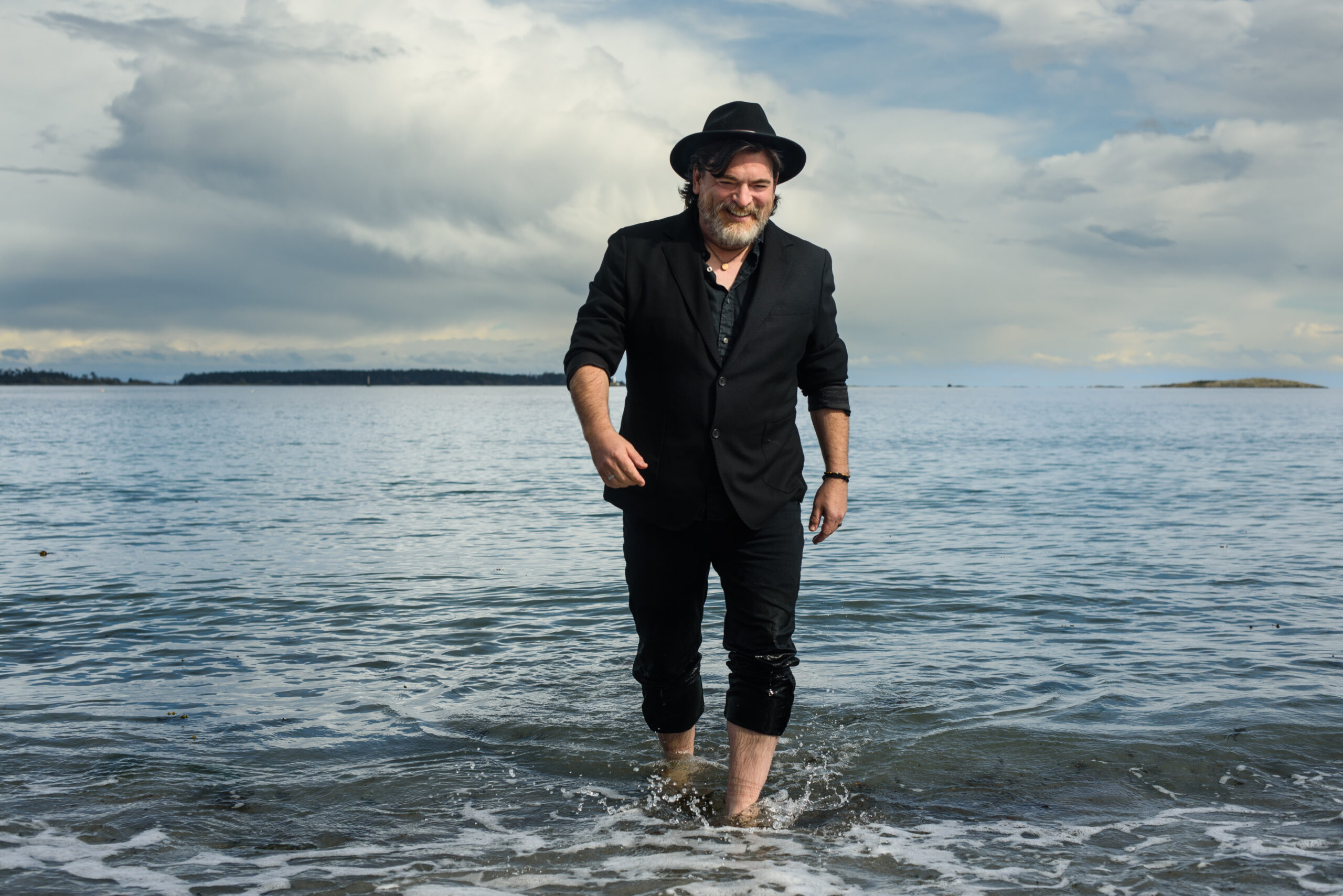 Austin’s Jeff Plankenhorn Gives ‘Alone At Sea’ A Refreshing Non-Texas Feel (ALBUM REVIEW)