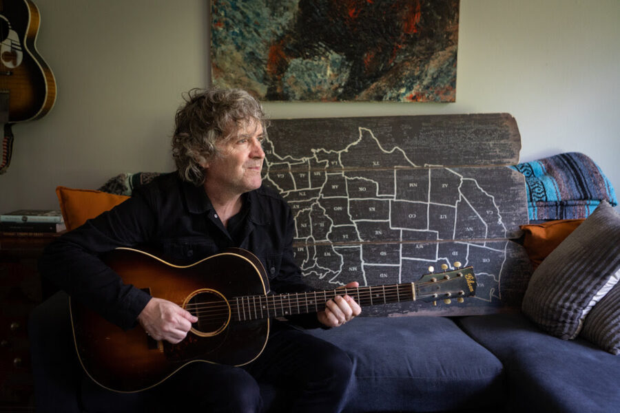 VIDEO PREMIERE: Tim Easton Draws on Hazy Experience for Quiet and Dreamy Folk Tune “Find Your Way”