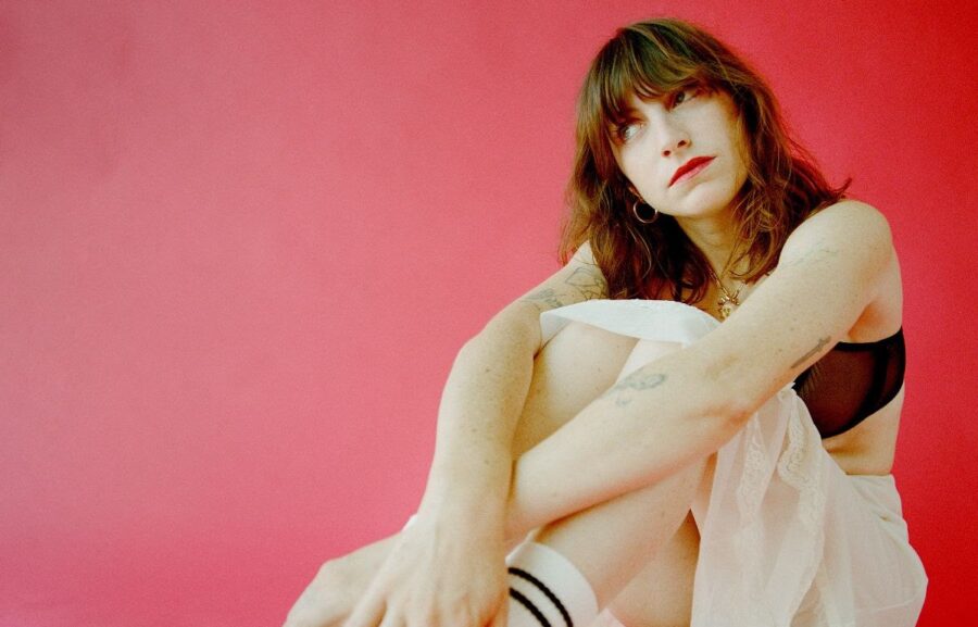 Ian Sweet Melts Indie Rock Into Pop On Vibrant ‘Sucker’ (ALBUM REVIEW)