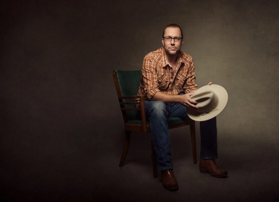 Terry Klein Stands Out Amongst Plethora of Twangy Texas Artists With Confident ‘“Leave the Light On’ (ALBUM REVIEW)