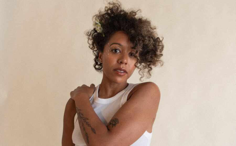 Lizzie No Leans Into Tradition of Politically-charged Folk on Stellar LP ‘Halfsies’ (ALBUM REVIEW)