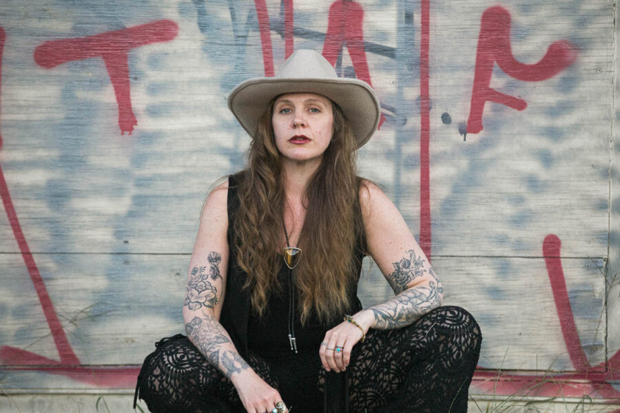 SONG PREMIERE: Sarah King Weaves a Haunting Tale with Slow-burning Americana Noir Sound on “Pretty Things”