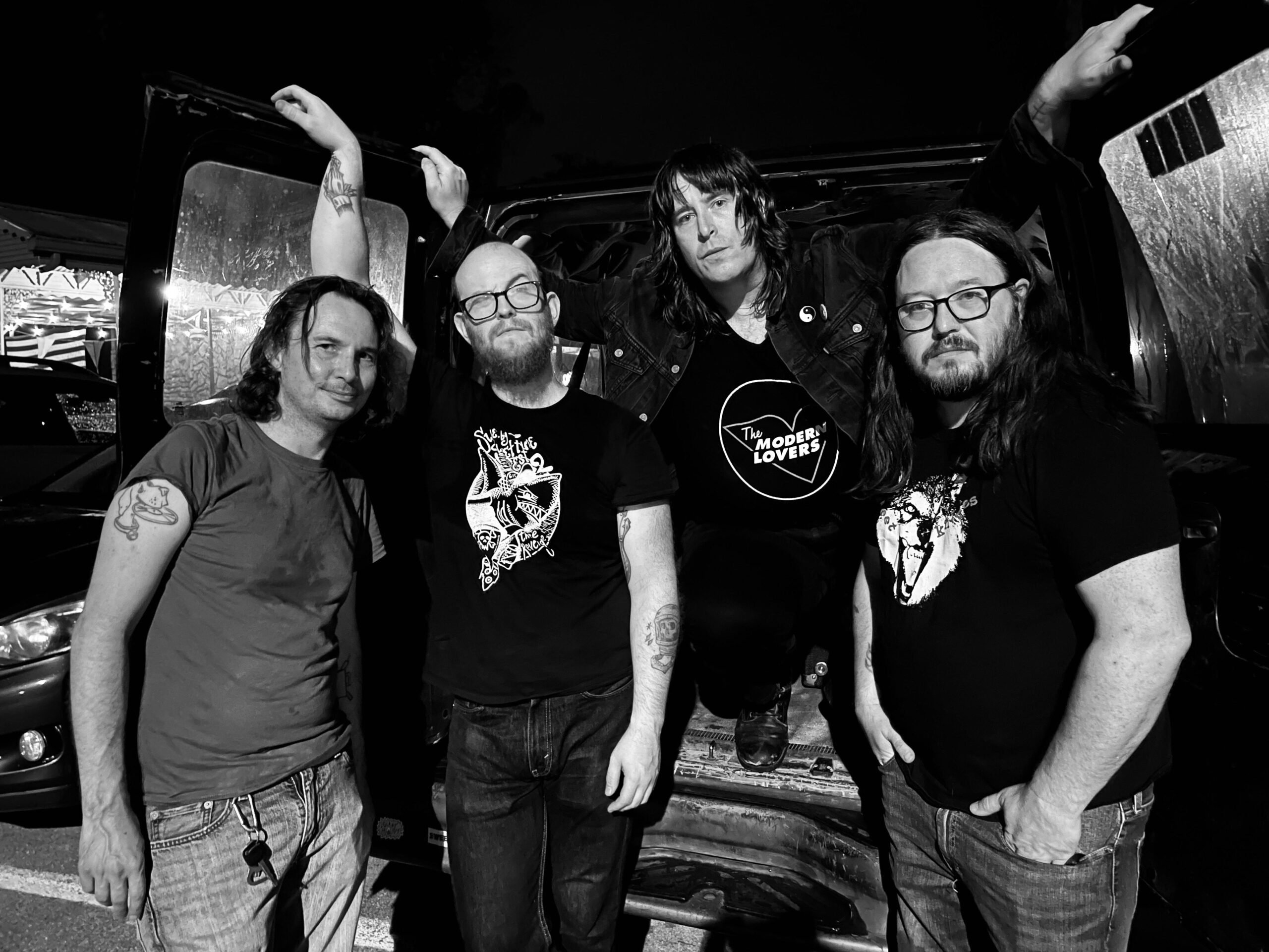 SONG PREMIERE: Sleeveens Serve Up Blistering Punk Tempos On Clever AF “Metallica Font”