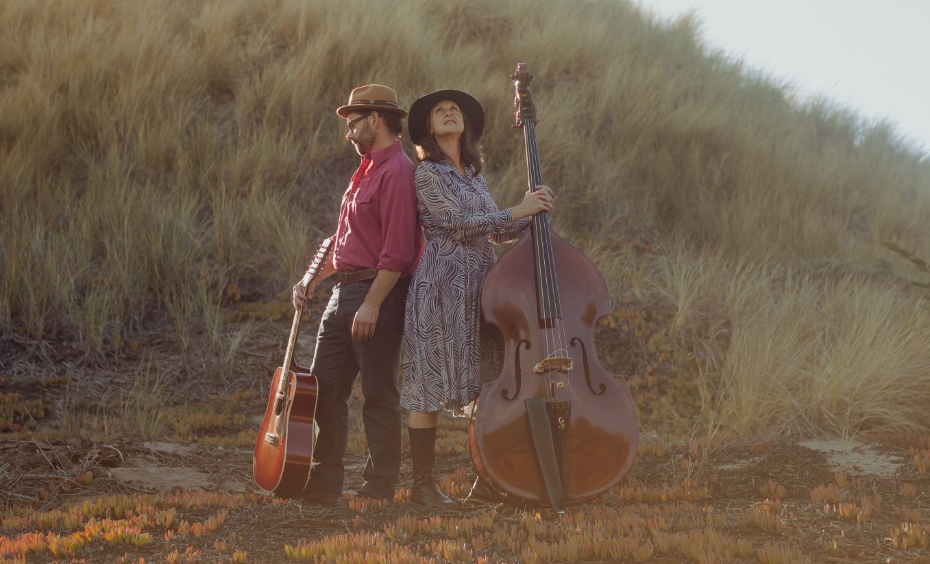 VIDEO PREMIERE: Misner & Smith Tune-Up Hazy Roots Acoustic Colors On “Anthem”